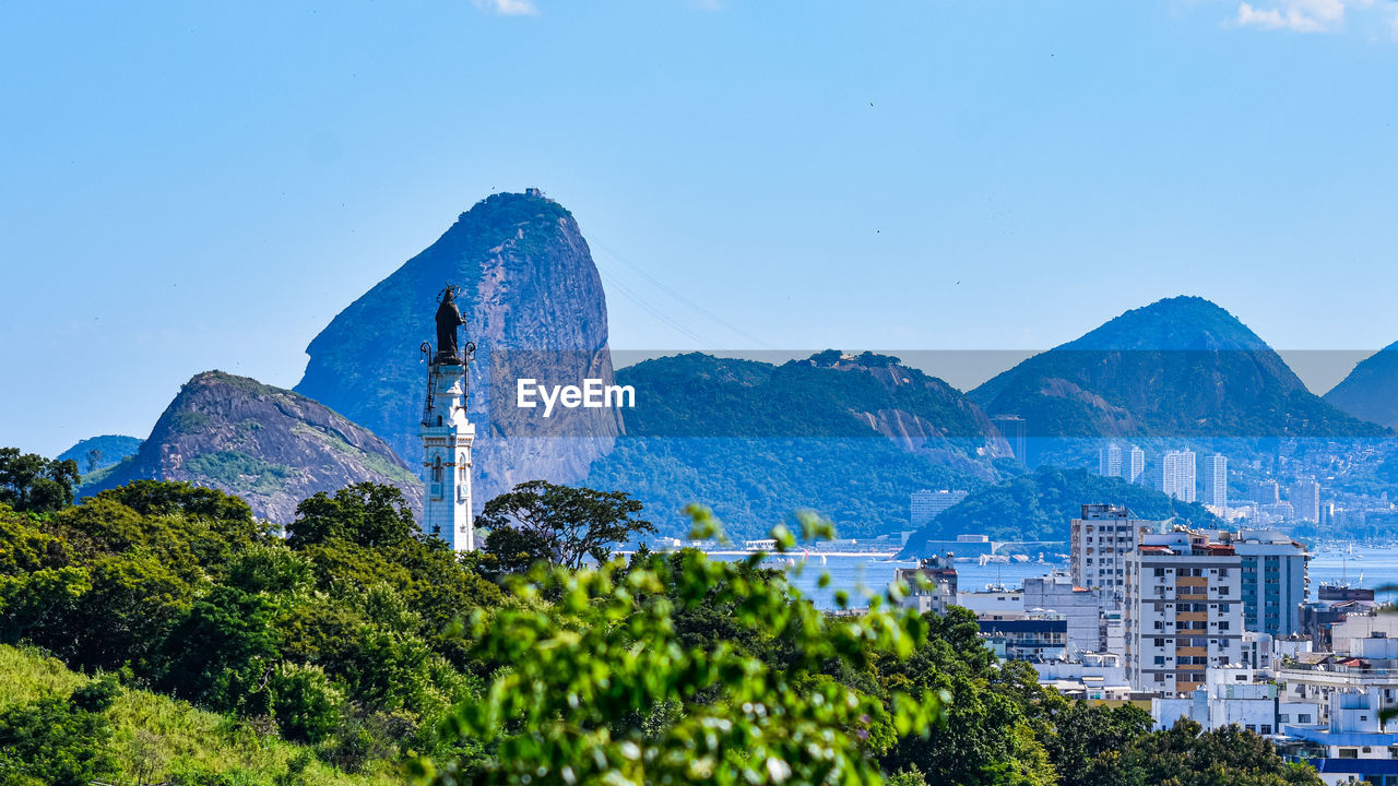 Photo of sugarloaf mountain with the basilica of our lady help of christians during the day