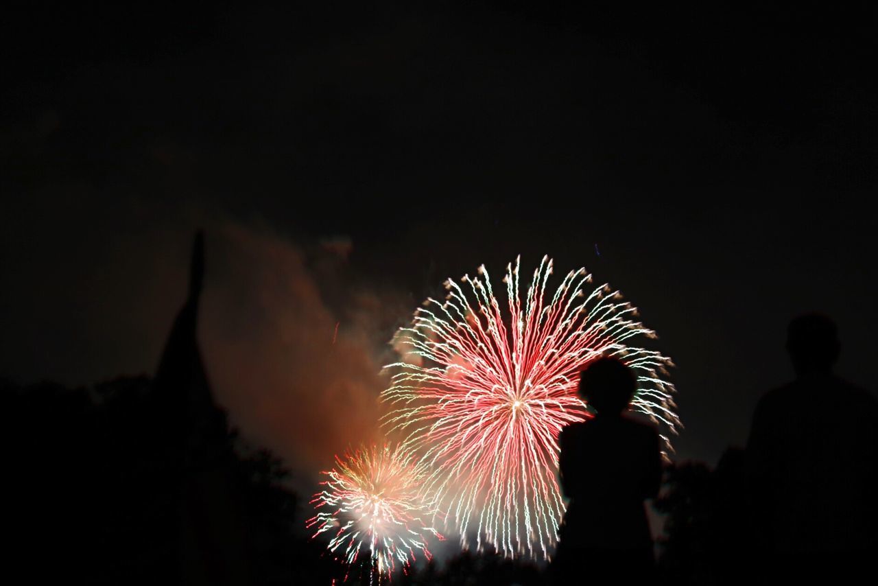 LOW ANGLE VIEW OF FIREWORKS EXPLODING IN NIGHT SKY