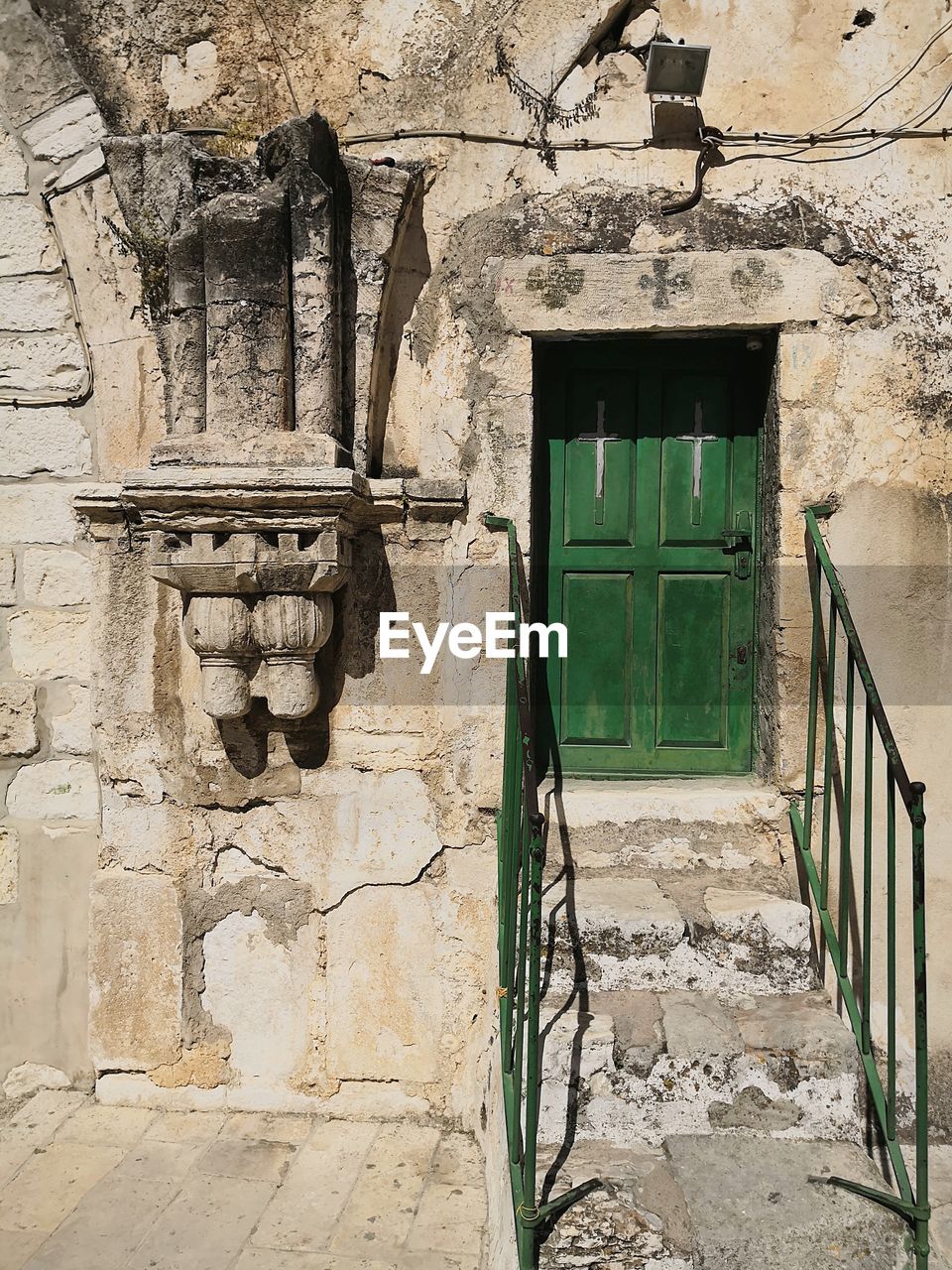 CLOSED WINDOW OF OLD BUILDING