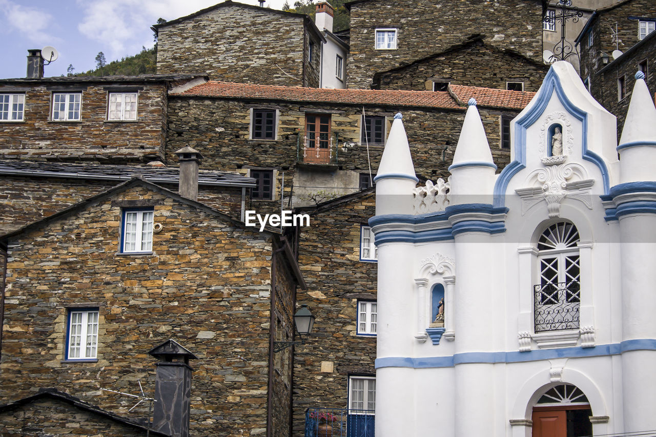 LOW ANGLE VIEW OF BUILDINGS AGAINST BLUE SKY