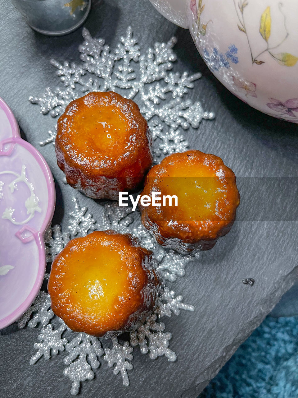 Petits cannelés bordelais, moelleux et fondants. recette sur ma page tiktok. lespetitsplatsdegwenn