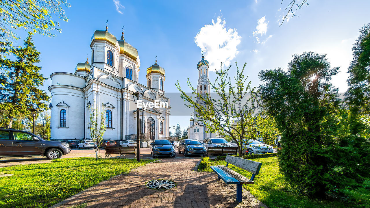 PANORAMIC SHOT OF TREES AND BUILDING AGAINST SKY