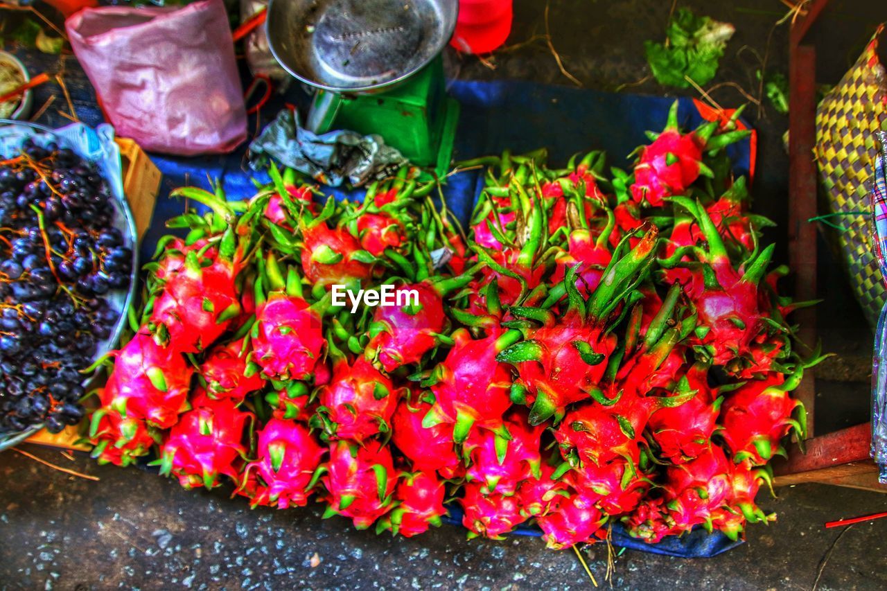 HIGH ANGLE VIEW OF FLOWERS IN MARKET