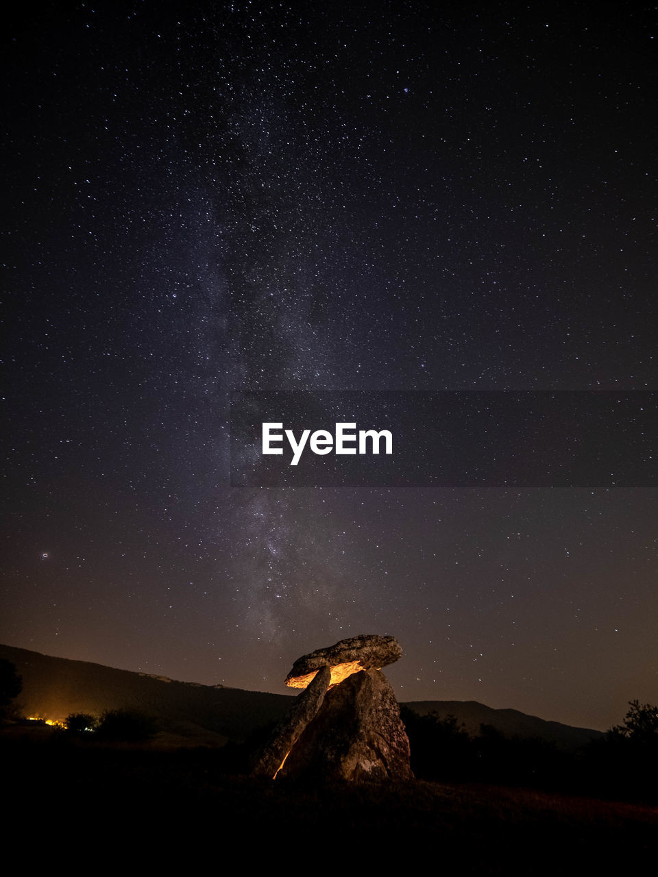 SCENIC VIEW OF STAR FIELD AT NIGHT