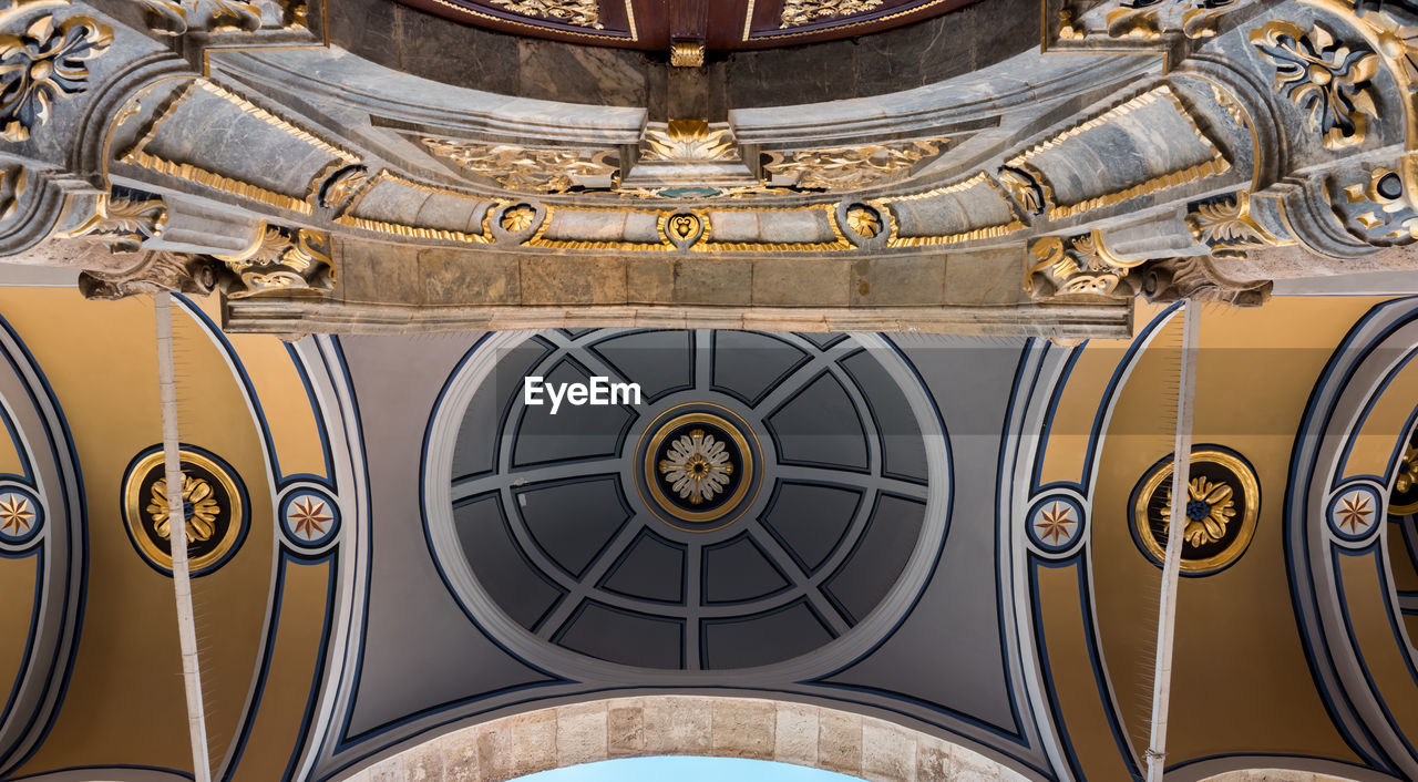 DIRECTLY BELOW SHOT OF ORNATE CEILING IN HISTORIC BUILDING