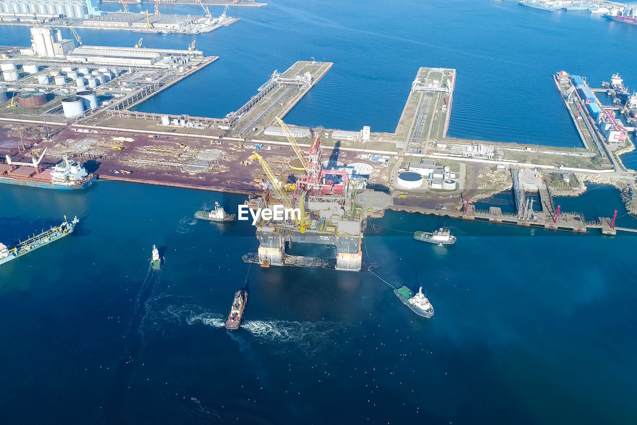 HIGH ANGLE VIEW OF SHIP IN SEA