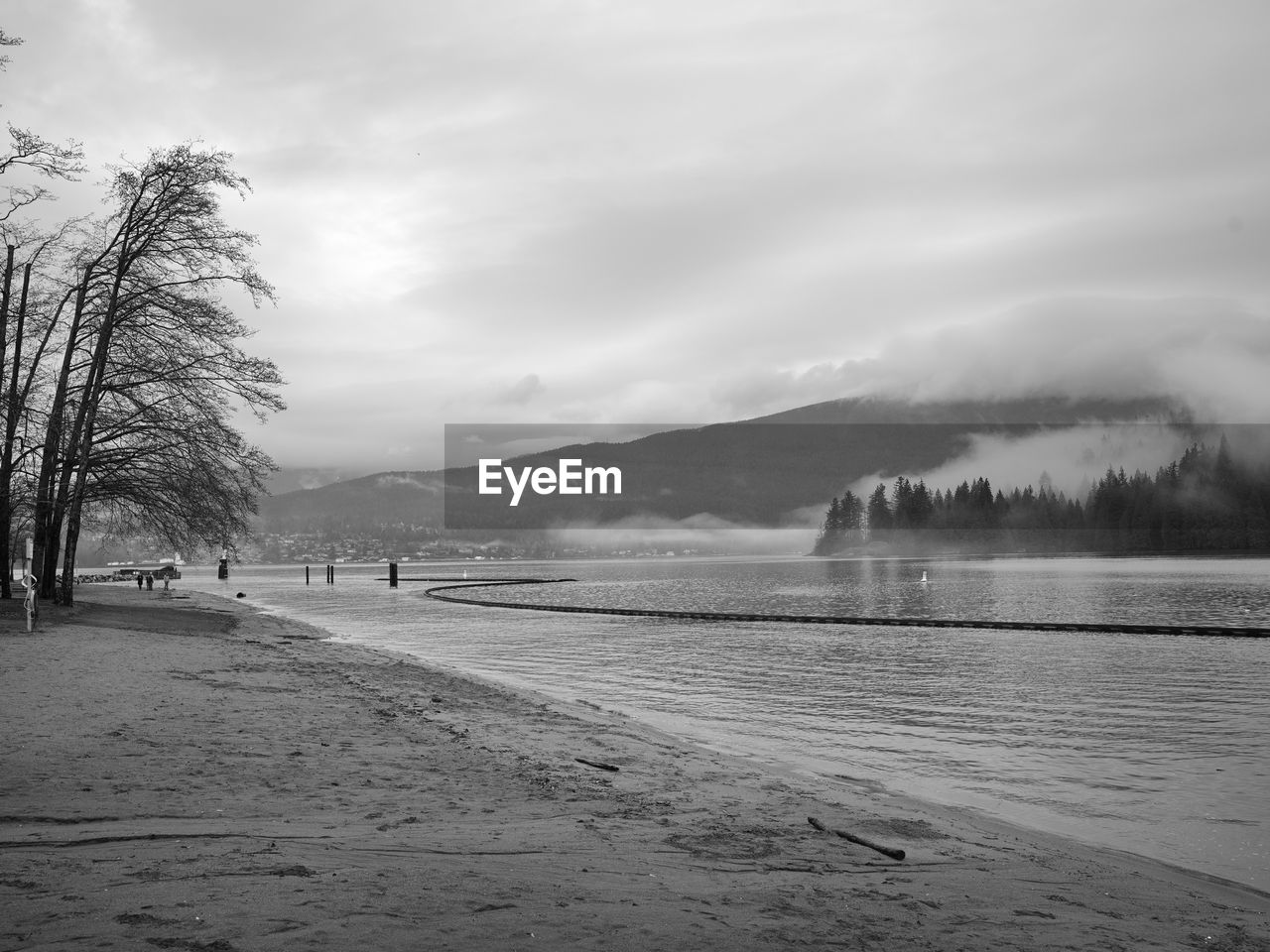 SCENIC VIEW OF FROZEN LAKE AGAINST SKY