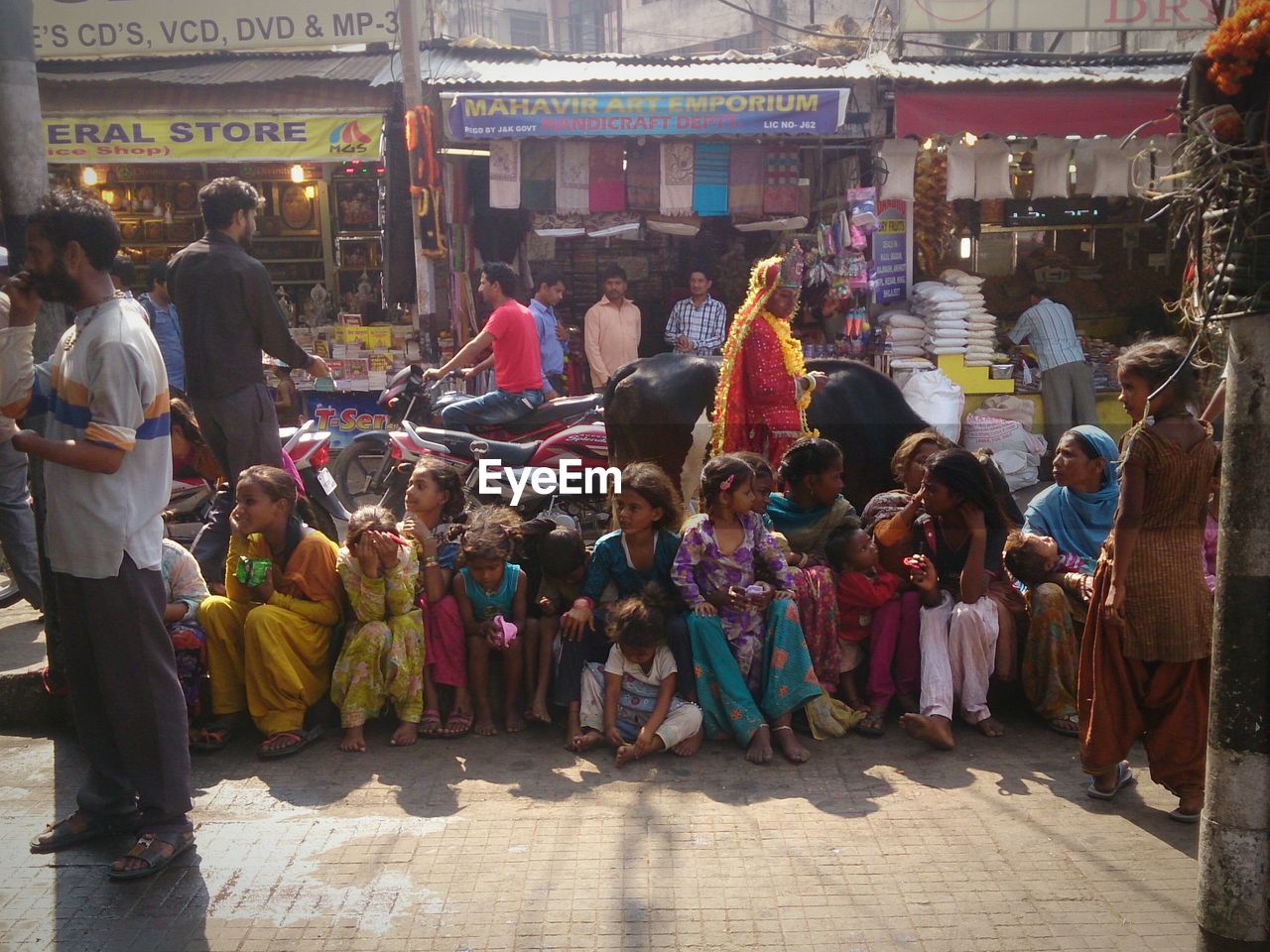 PEOPLE IN MARKET