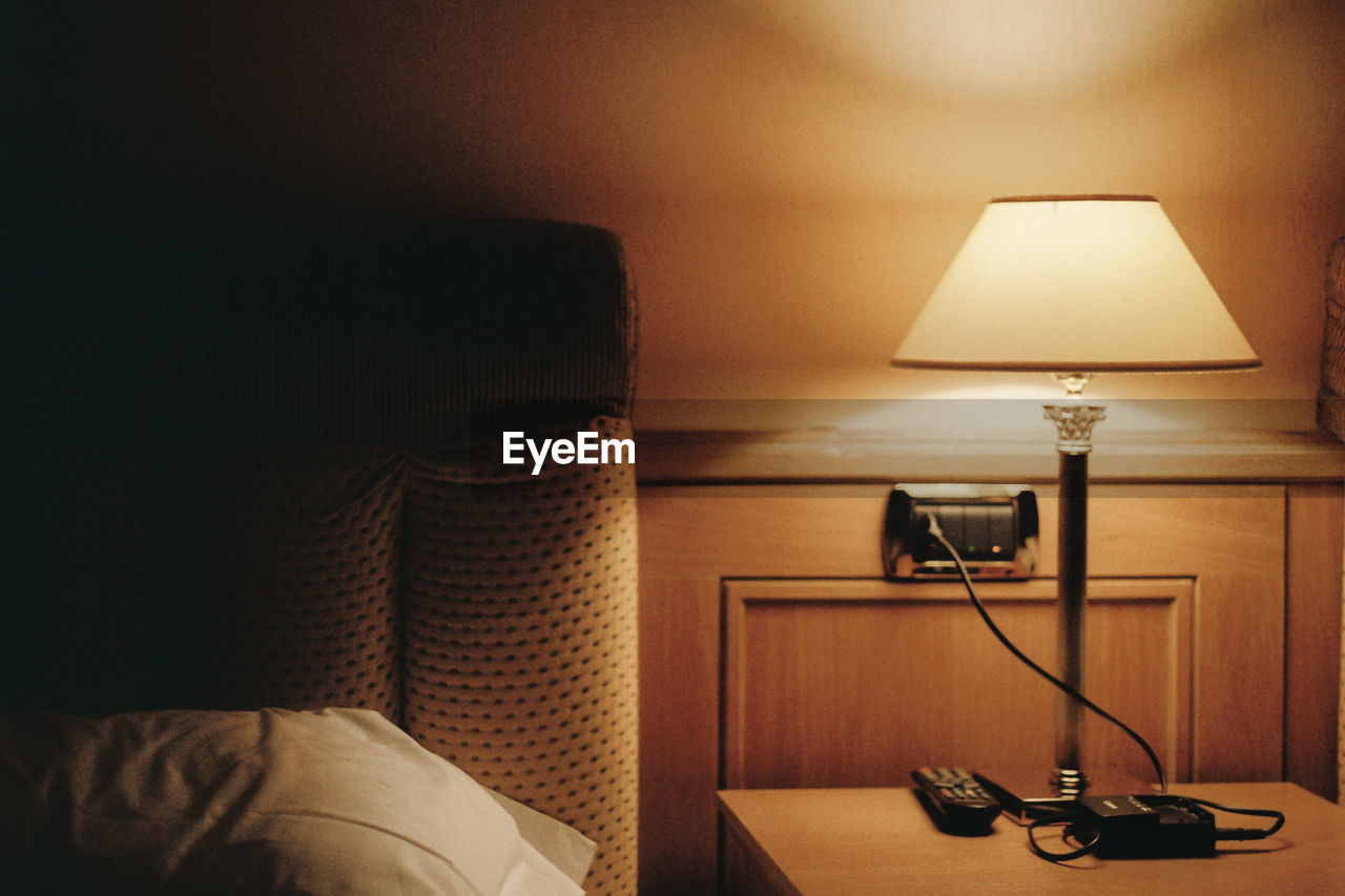 ELECTRIC LAMP ON BED