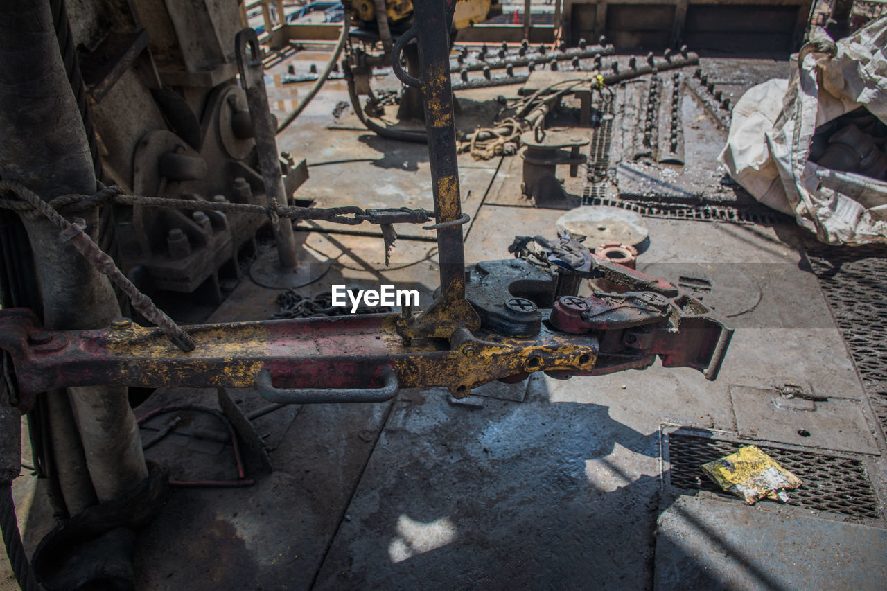 HIGH ANGLE VIEW OF OLD MACHINERY IN ABANDONED BUILDING