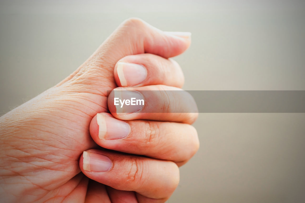 CLOSE-UP OF HANDS OF WOMAN HAND ON FINGER