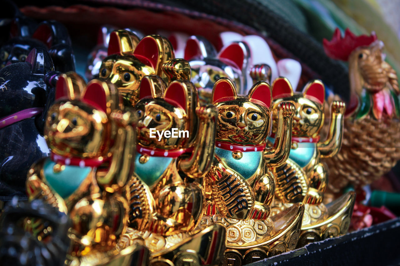 CLOSE-UP OF BUDDHA STATUE