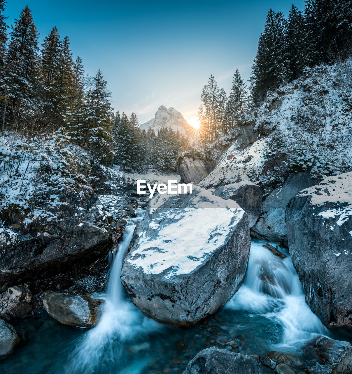 VIEW OF FROZEN RIVER AGAINST SKY