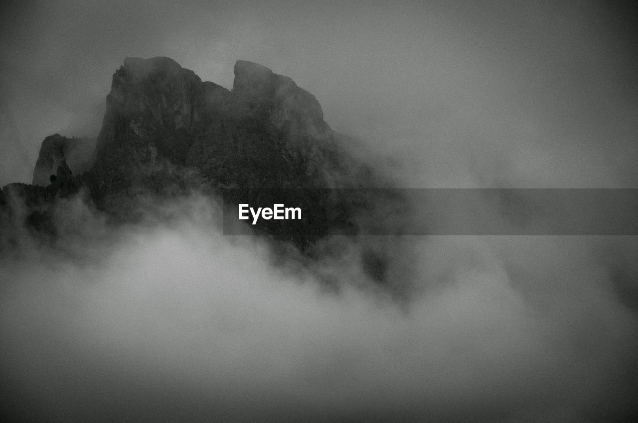 LOW ANGLE VIEW OF FOG