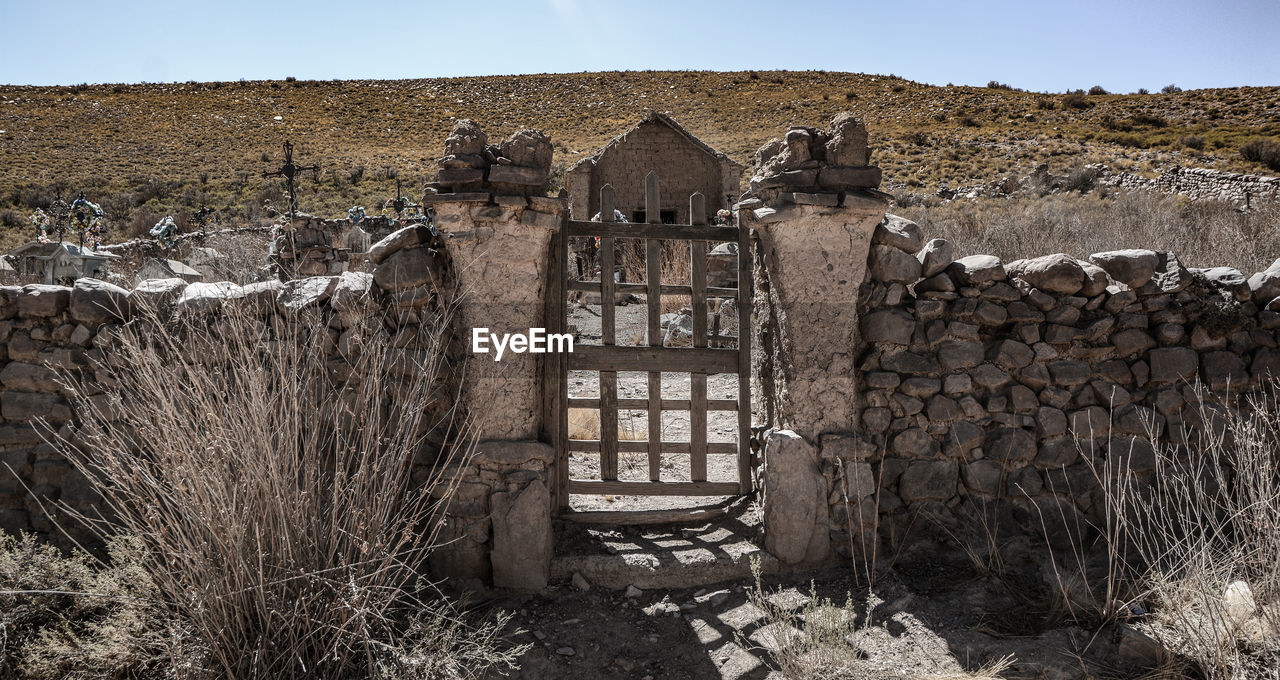 OLD RUINED BUILDING