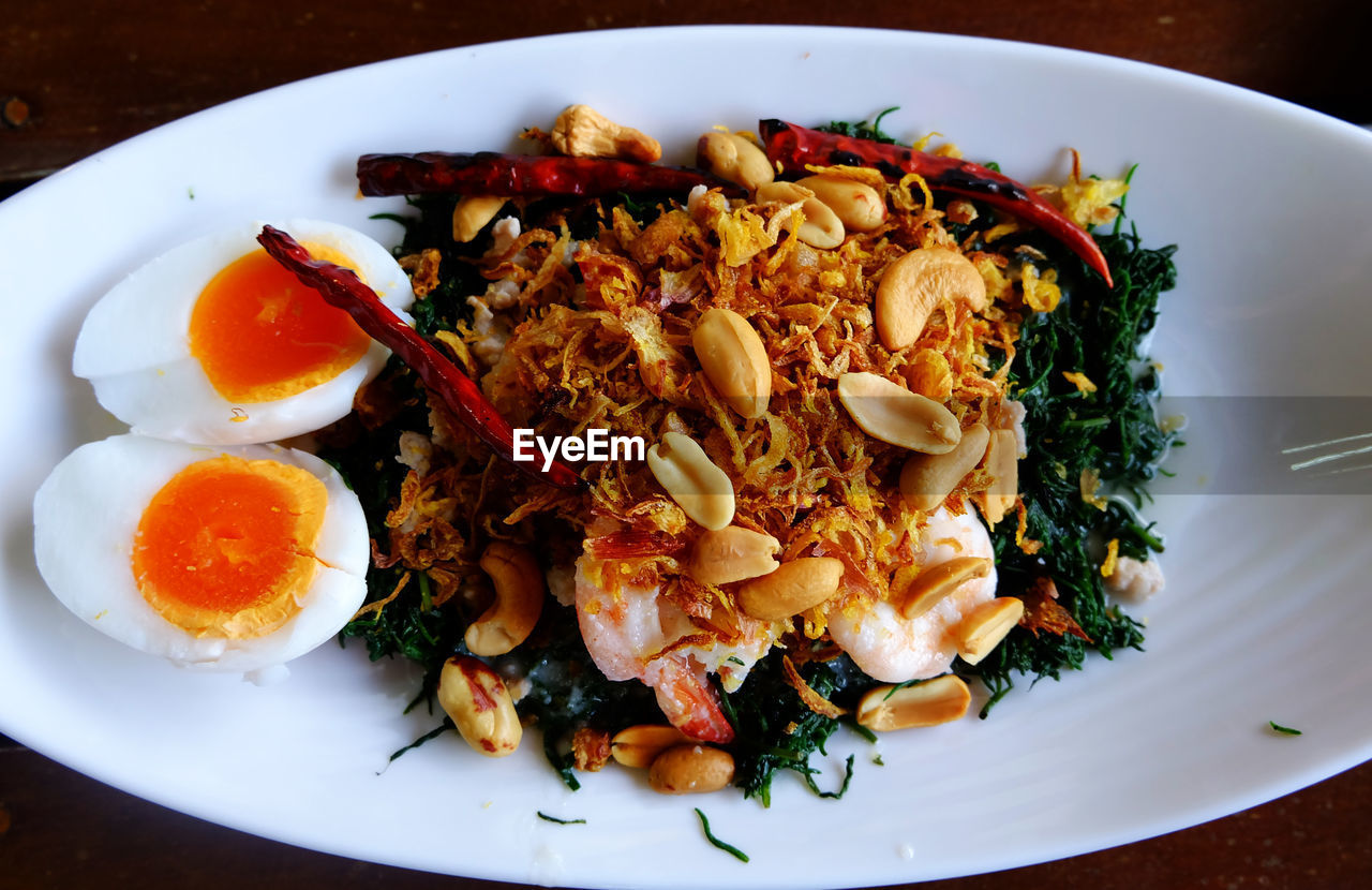 HIGH ANGLE VIEW OF BREAKFAST ON TABLE