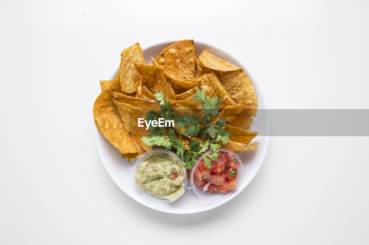 HIGH ANGLE VIEW OF FOOD IN BOWL