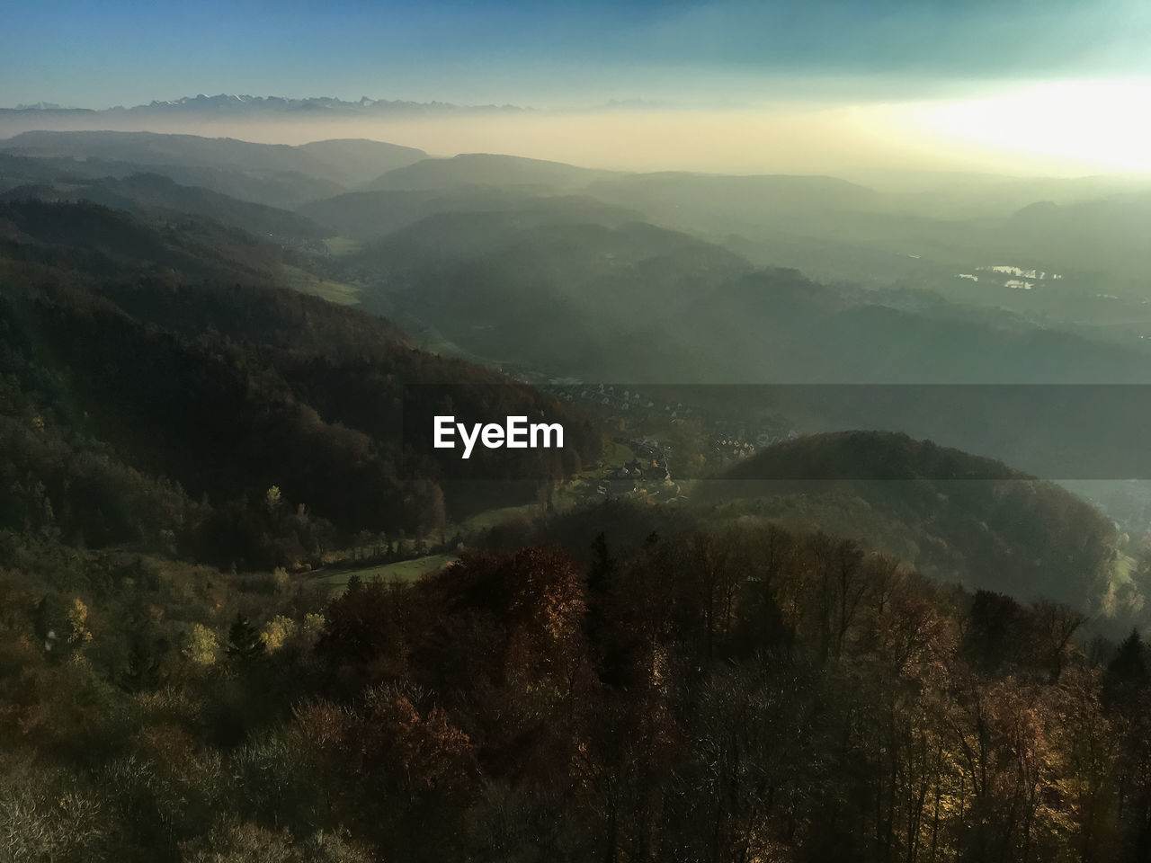 SCENIC VIEW OF MOUNTAIN RANGE AGAINST SKY