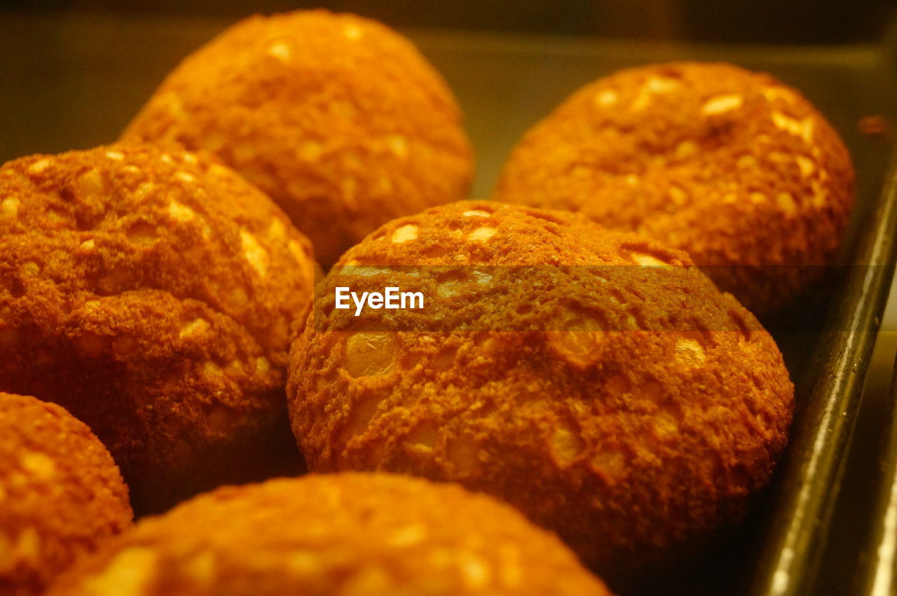 CLOSE-UP OF SWEET BREAD