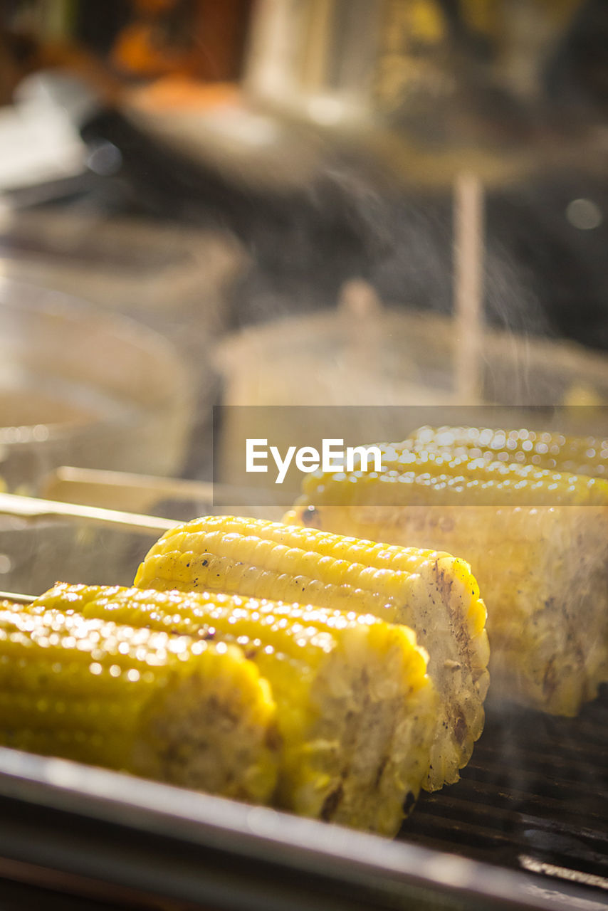 Close-up of corns on barbecue grill