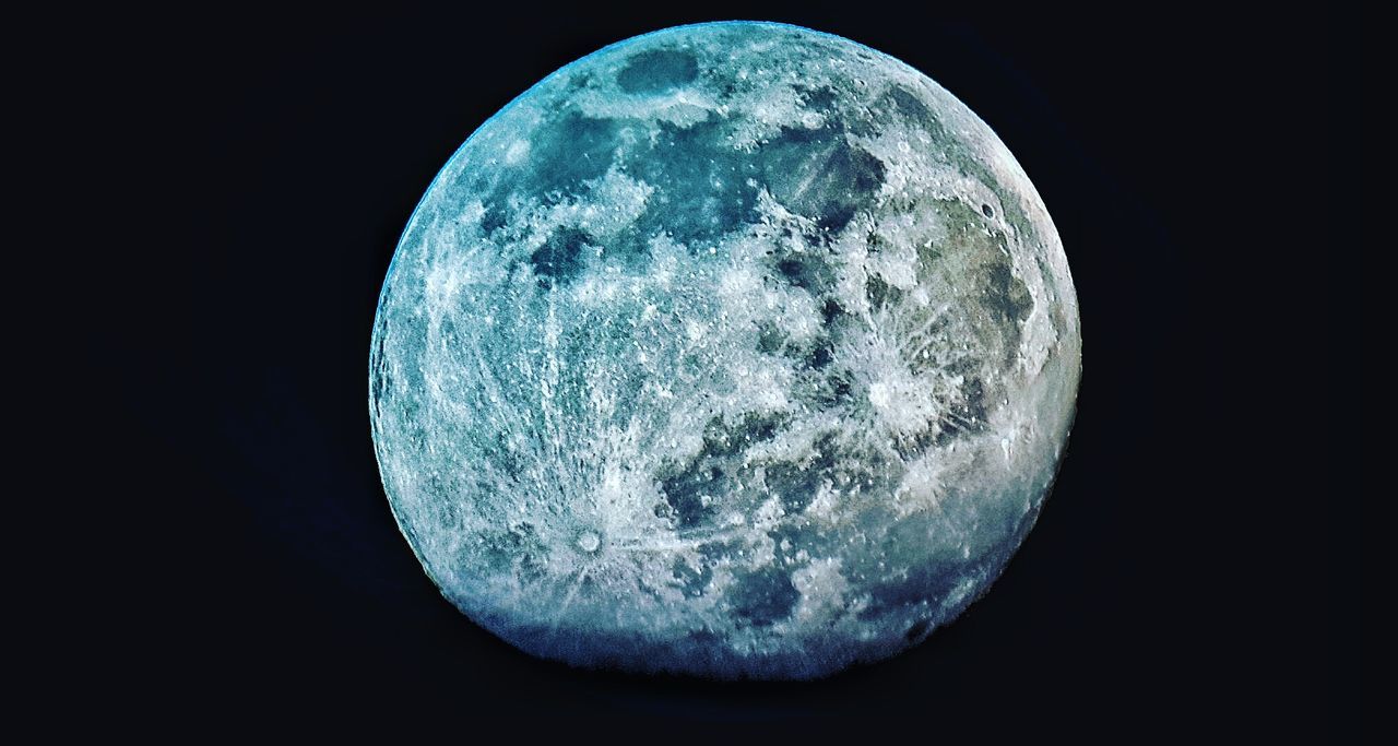 CLOSE-UP OF MOON AT NIGHT