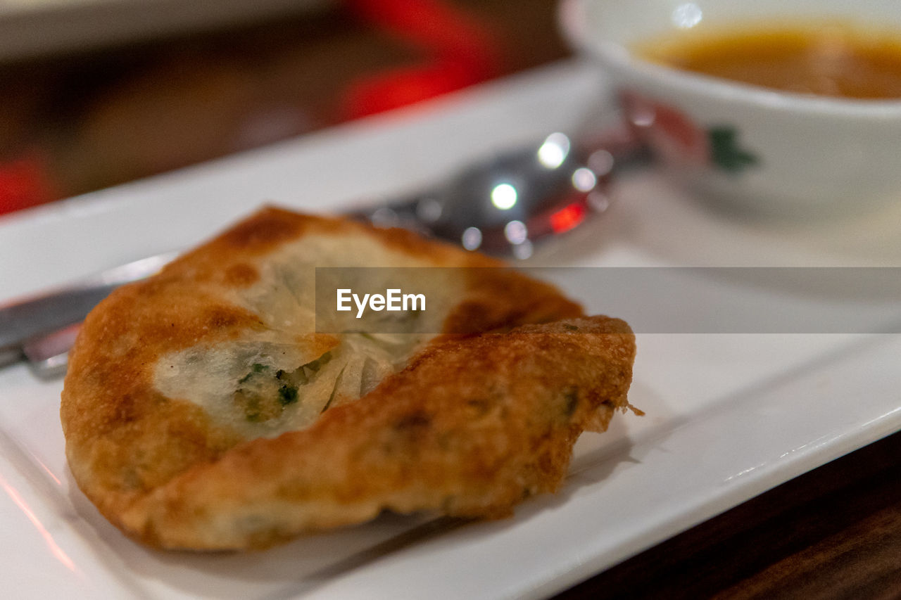 CLOSE-UP OF FOOD ON PLATE