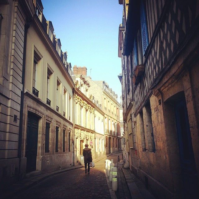 PEOPLE WALKING ON CITY STREET IN CITY