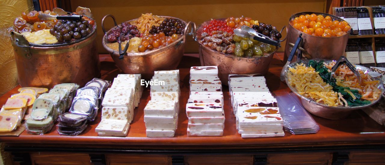 HIGH ANGLE VIEW OF VARIOUS FOOD IN PLATE ON TABLE