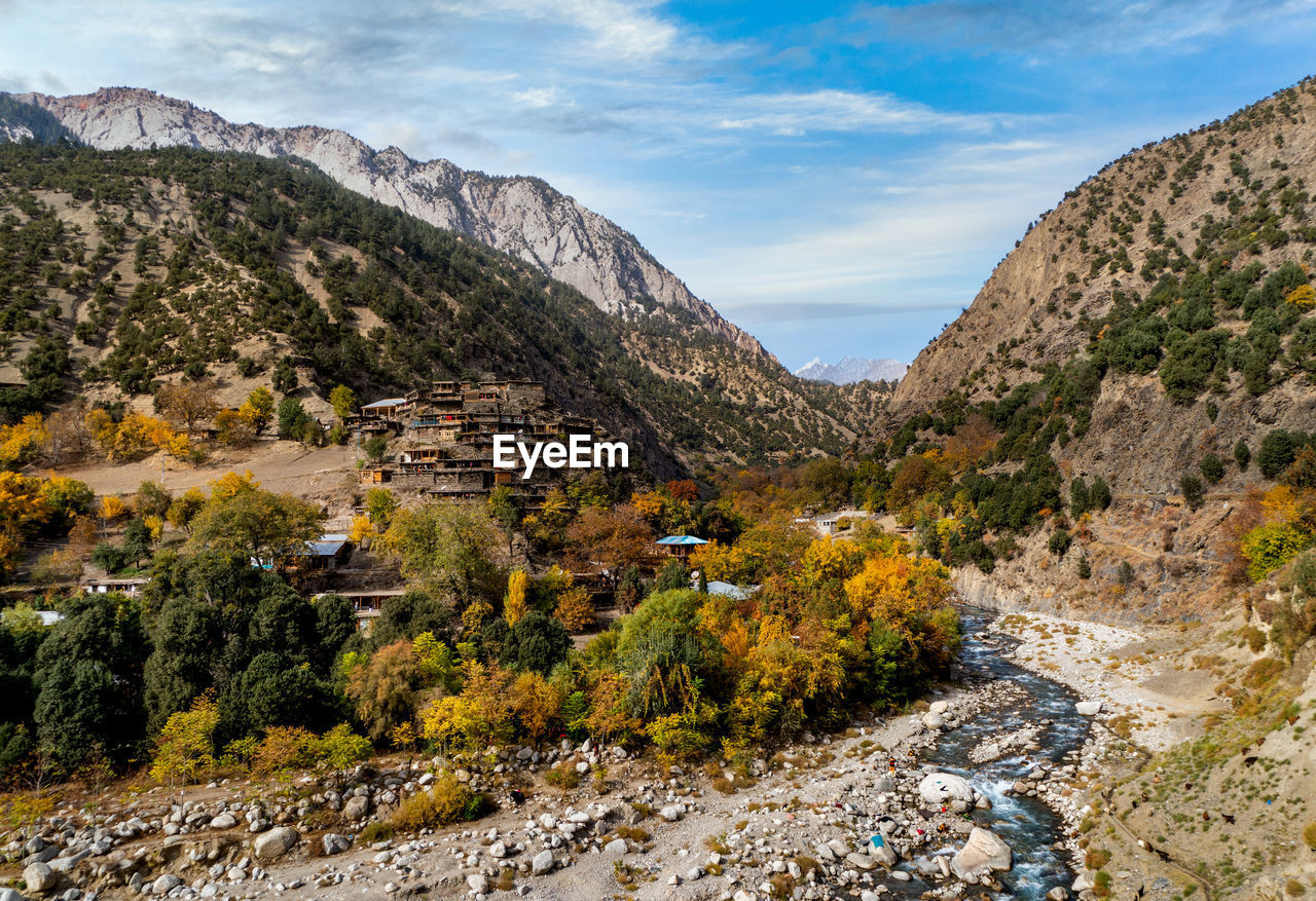 Kalasha valleys ii northern pakistan the kalasha valleys are valleys in chitral . 