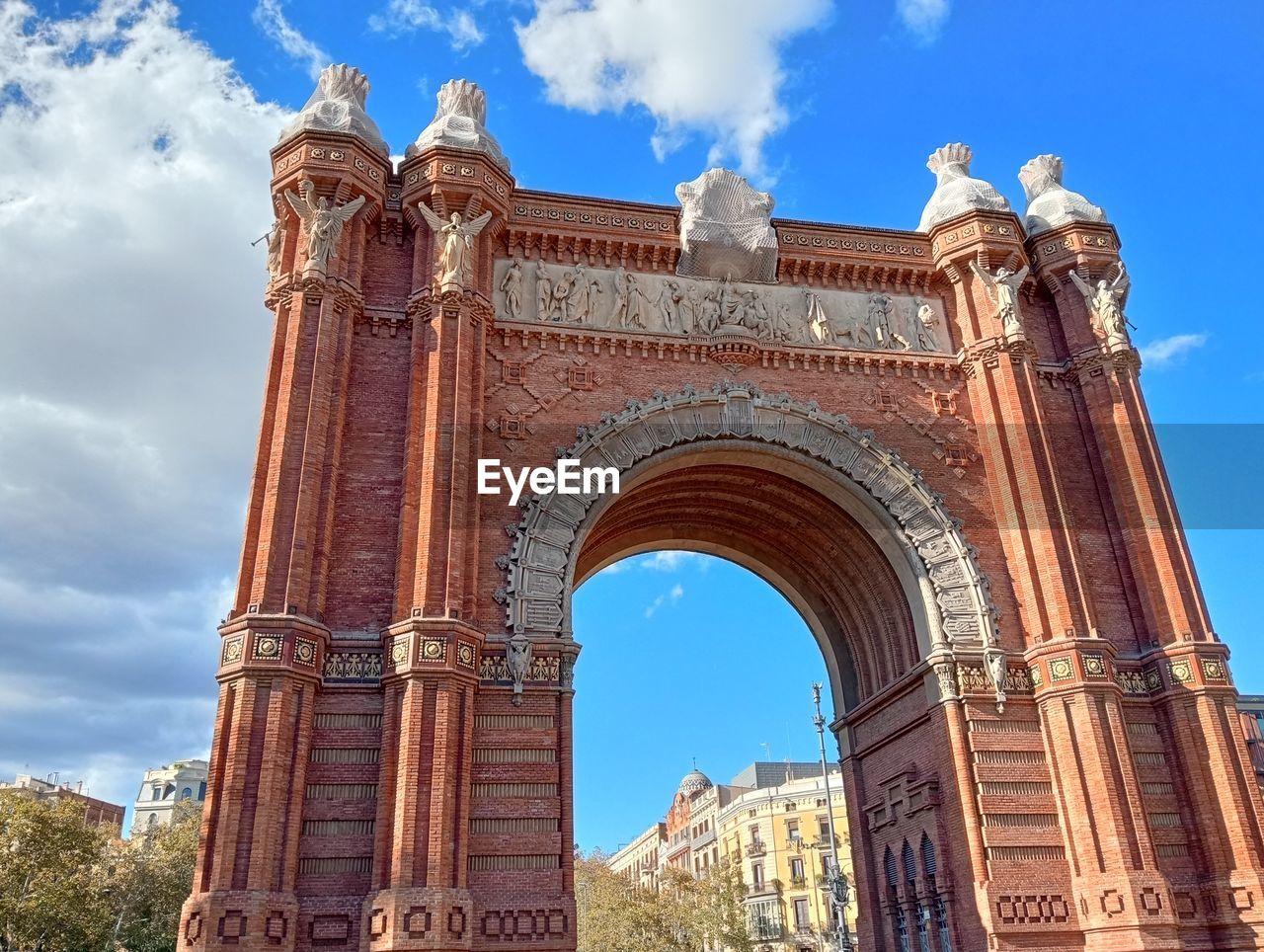 landmark, architecture, travel destinations, sky, arch, history, the past, built structure, cloud, nature, travel, city, monument, triumphal arch, tourism, low angle view, memorial, ancient history, day, blue, building exterior, outdoors, no people, historic site, gate, craft, ancient, tower