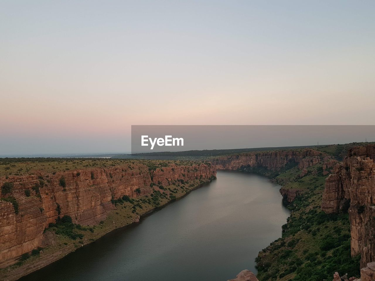 SCENIC VIEW OF RIVER AGAINST SKY