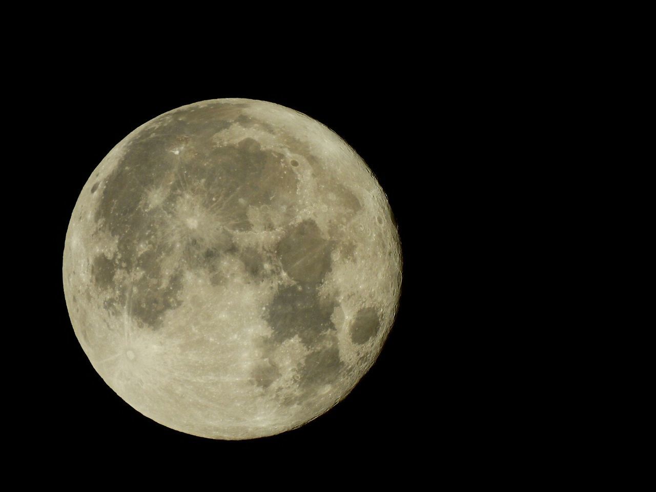 CLOSE-UP OF MOON AGAINST BLACK SKY AT NIGHT