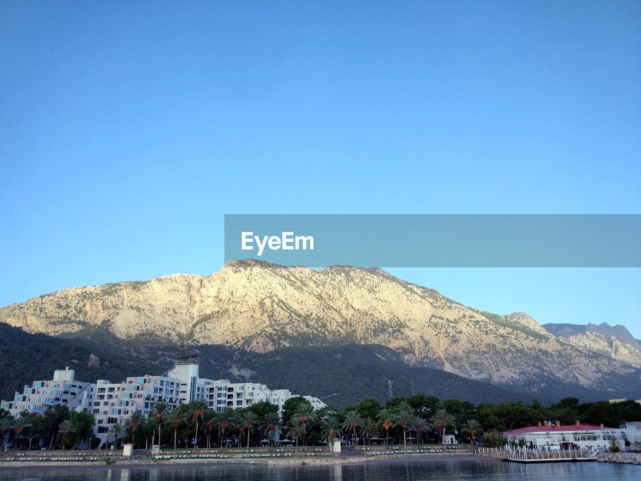 SCENIC VIEW OF BUILDINGS AGAINST CLEAR BLUE SKY