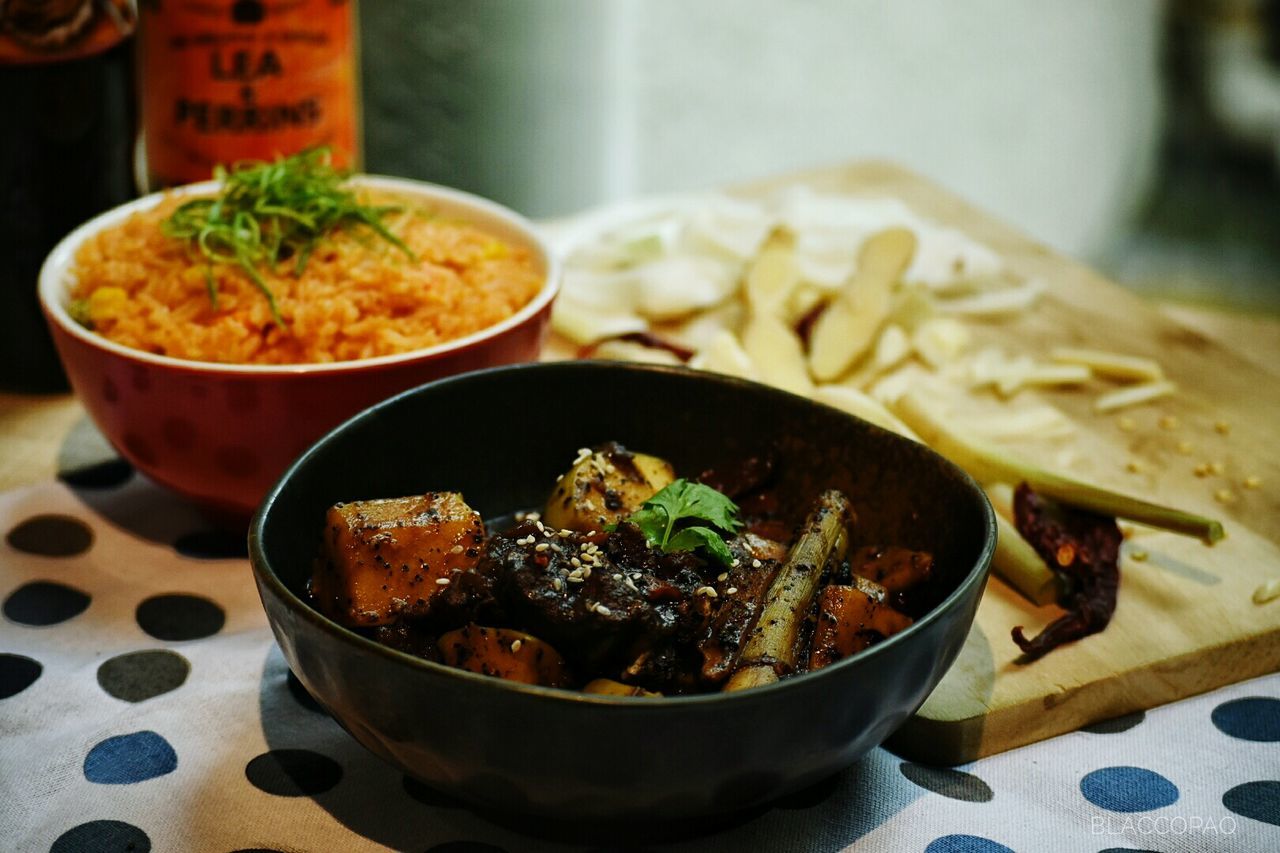 CLOSE-UP OF FOOD IN BOWL