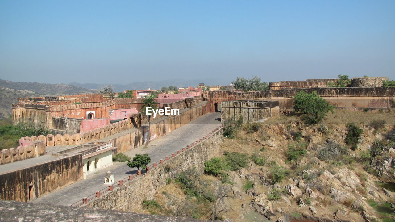 PANORAMIC VIEW OF BUILDINGS AGAINST SKY