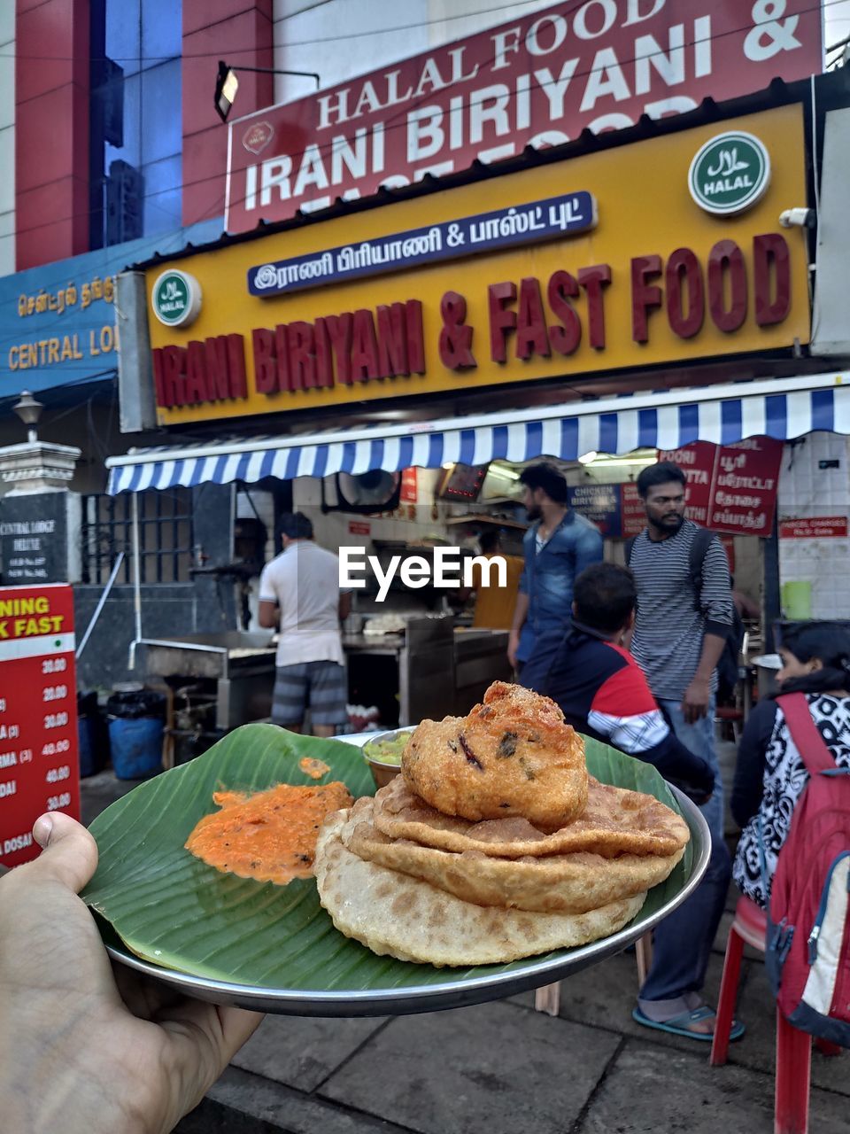 VIEW OF PEOPLE AT MARKET