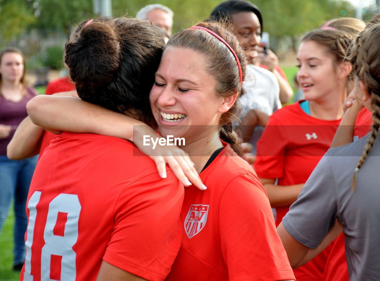 PORTRAIT OF SMILING YOUNG WOMEN