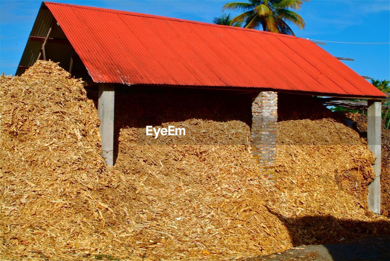 VIEW OF BUILT STRUCTURE AGAINST SKY