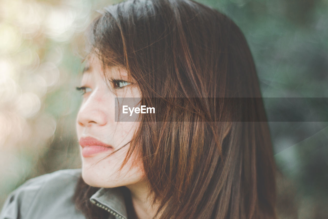 Close-up of thoughtful young woman looking away