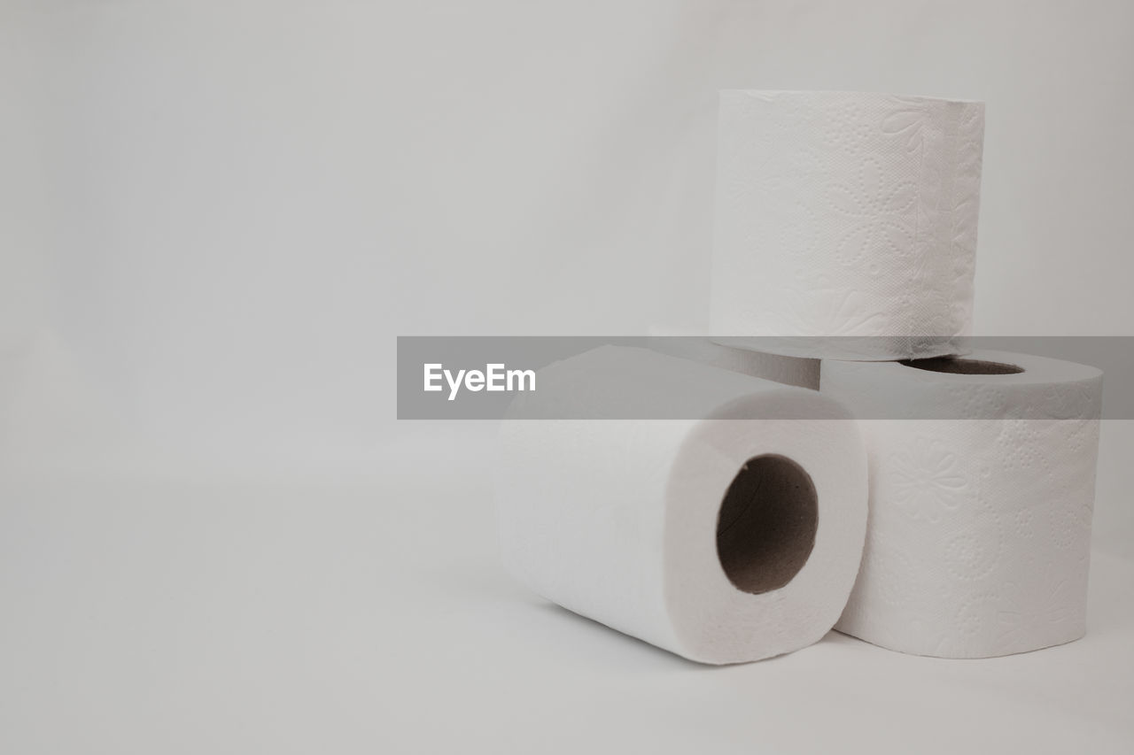 toilet paper, paper towel, paper, rolled up, indoors, cylinder, white, hygiene, no people, studio shot, copy space, single object, white background, bathroom, lighting