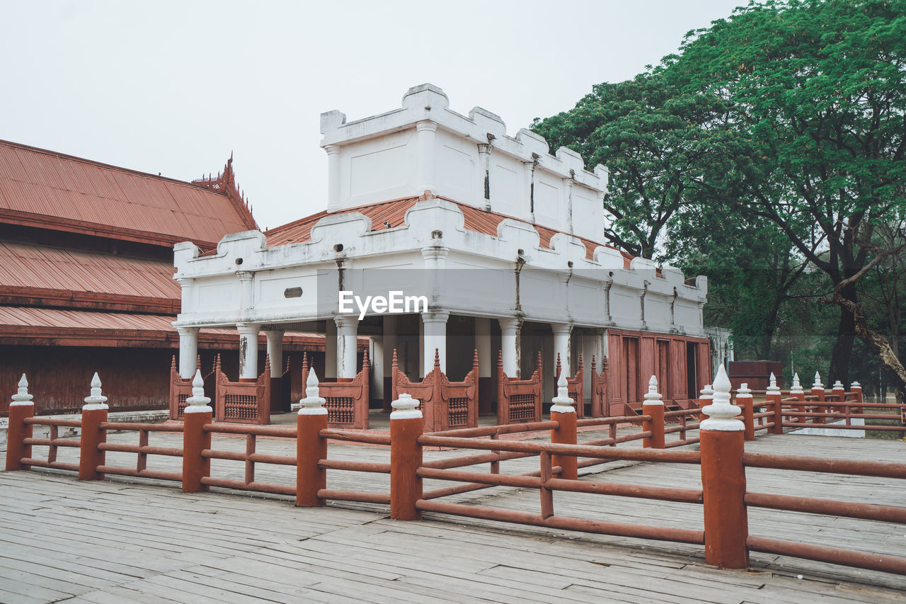 ROW OF TEMPLE AGAINST BUILDING