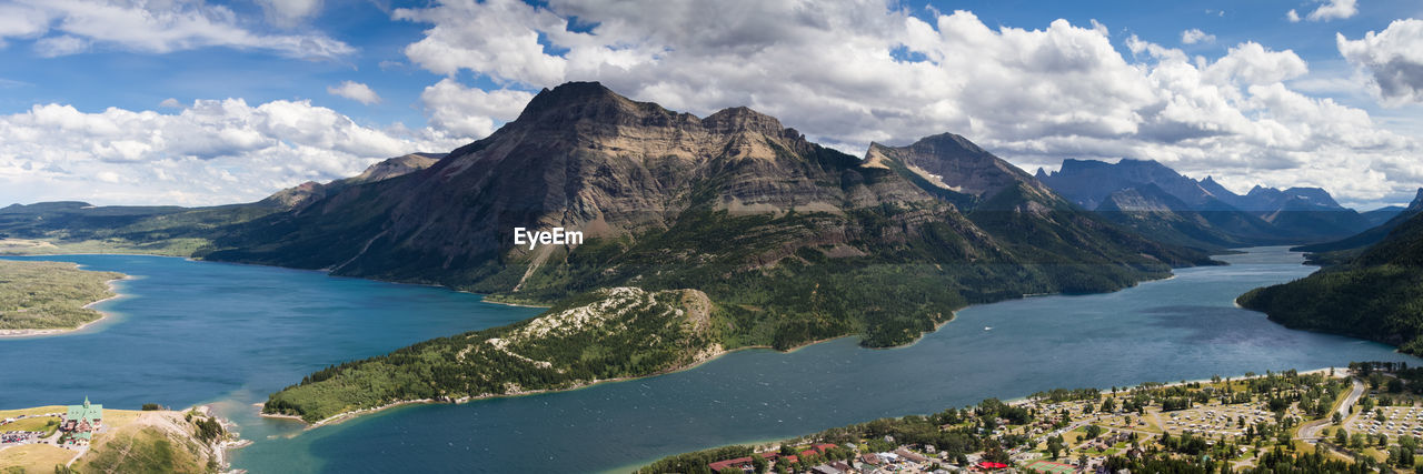 Panoramic view of lake and mountains against sky