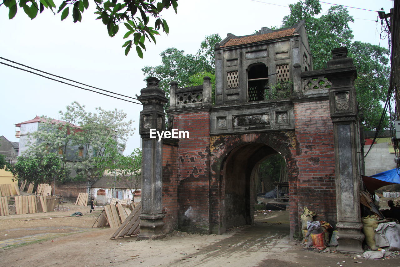 VIEW OF HISTORICAL BUILDING