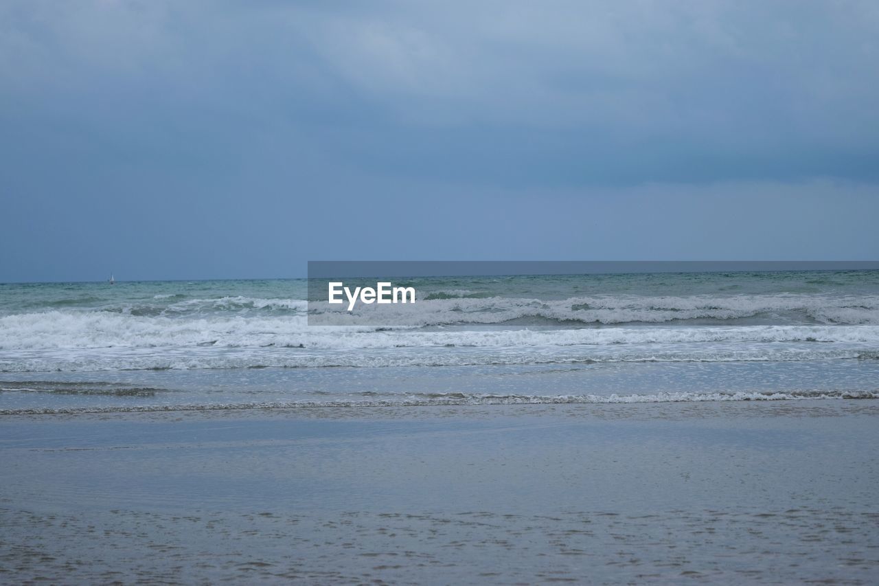 SCENIC VIEW OF SEA AND CLOUDY SKY