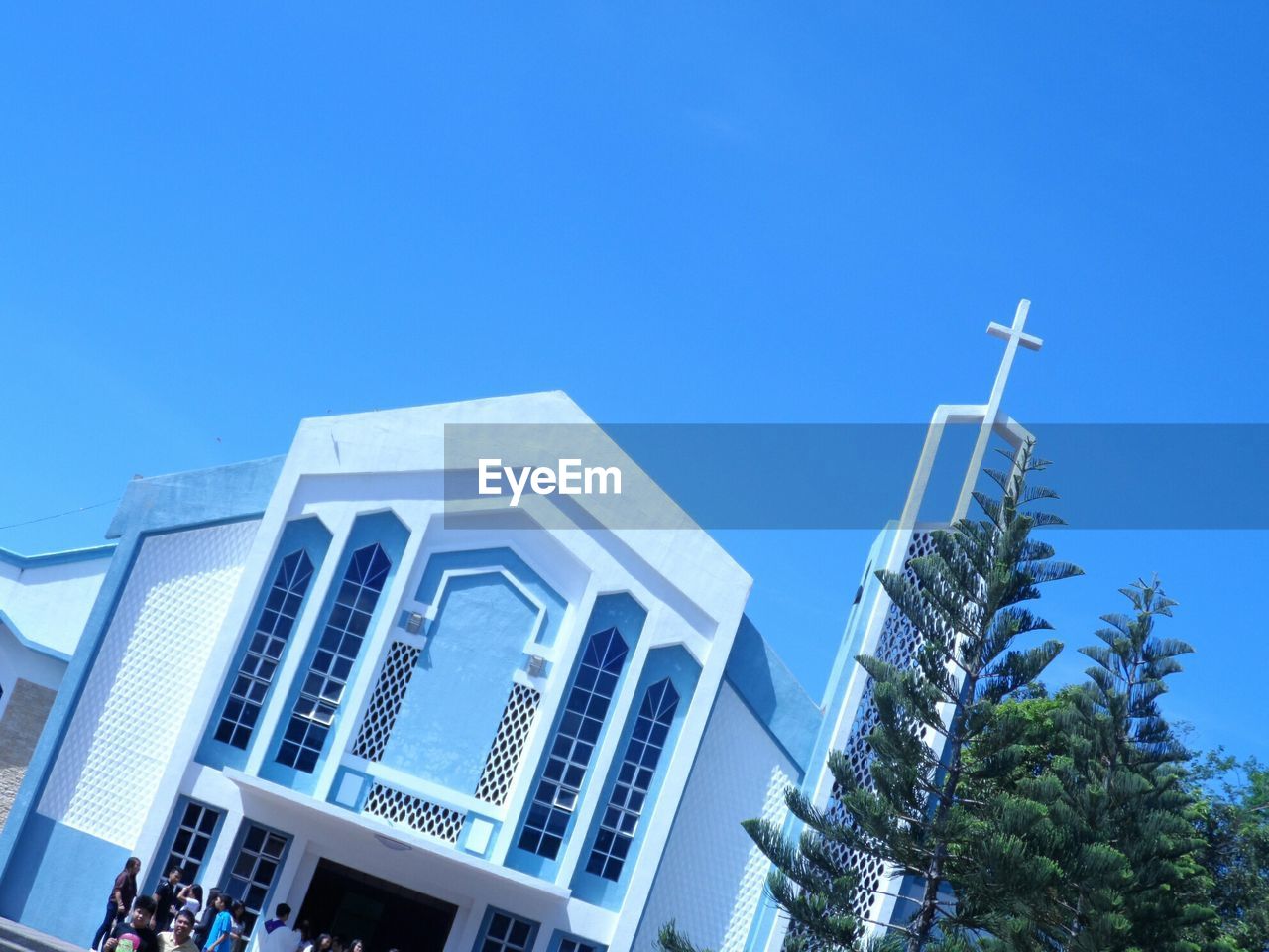 LOW ANGLE VIEW OF BUILT STRUCTURES AGAINST CLEAR BLUE SKY