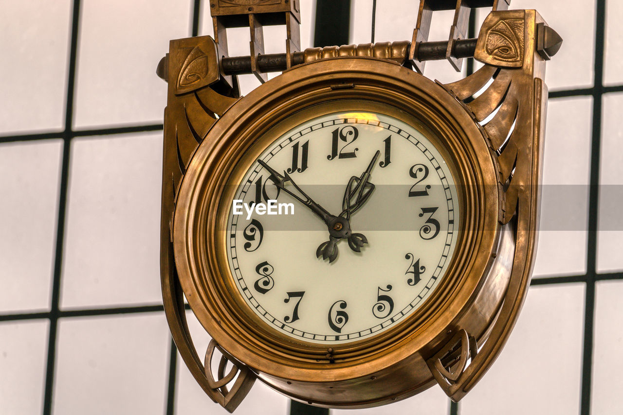 clock, time, interior design, clock face, clock hand, minute hand, number, wall - building feature, no people, instrument of time, close-up, accuracy, indoors, furniture, wall clock, roman numeral, geometric shape