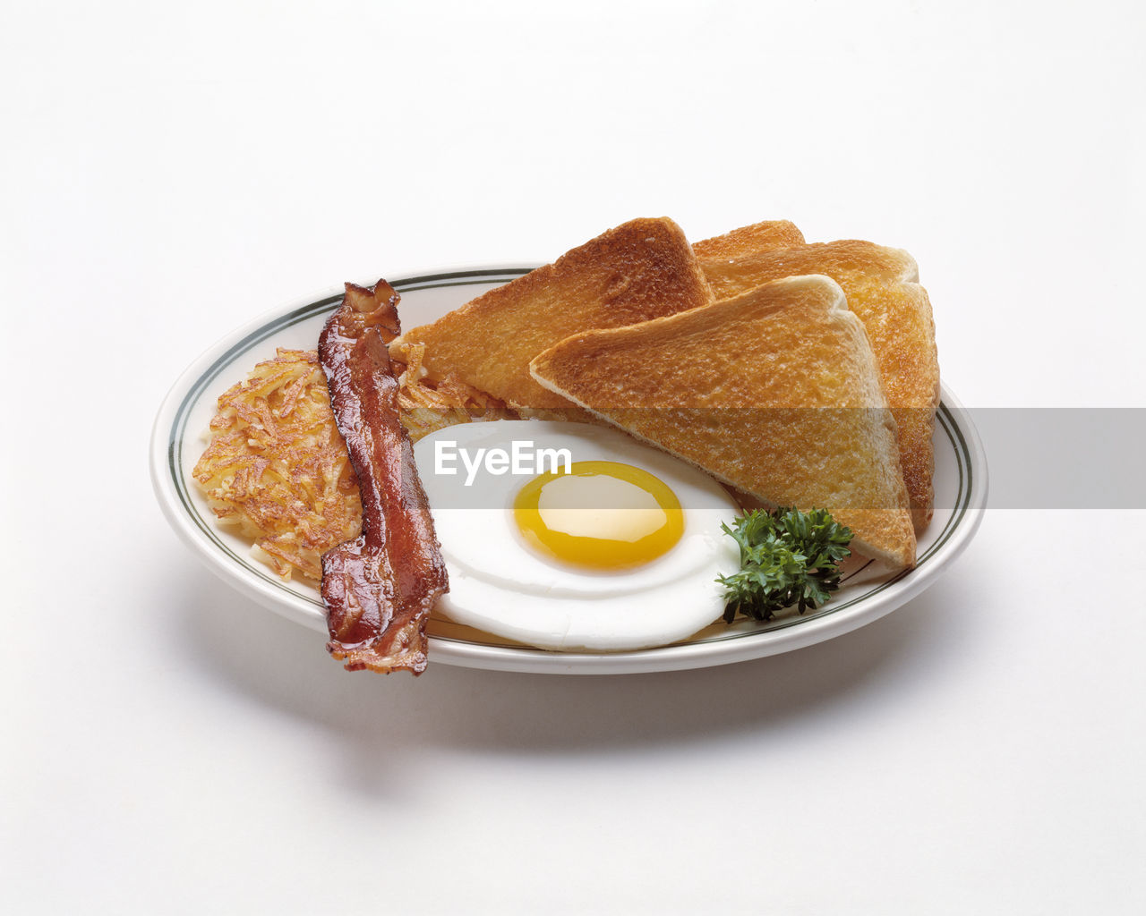 HIGH ANGLE VIEW OF BREAKFAST ON PLATE