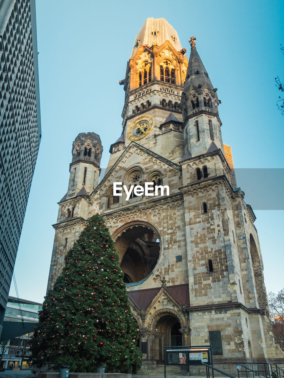 LOW ANGLE VIEW OF CATHEDRAL AGAINST SKY