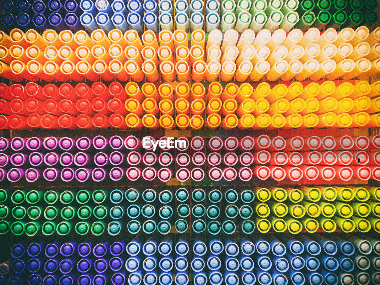FULL FRAME SHOT OF MULTI COLORED PENCILS IN ROW