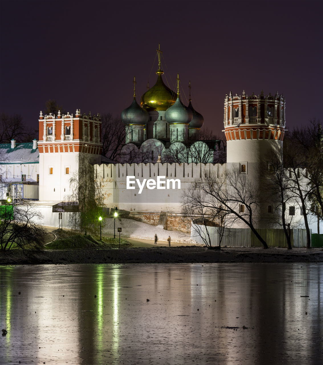 ILLUMINATED BUILDINGS AT NIGHT